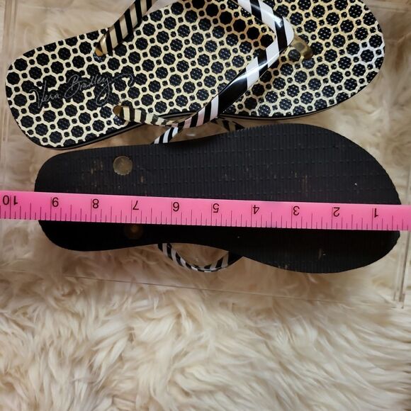 Vera Bradley sz.med.7-8, black and cream in color,and black&white on top! - Picture 7 of 7